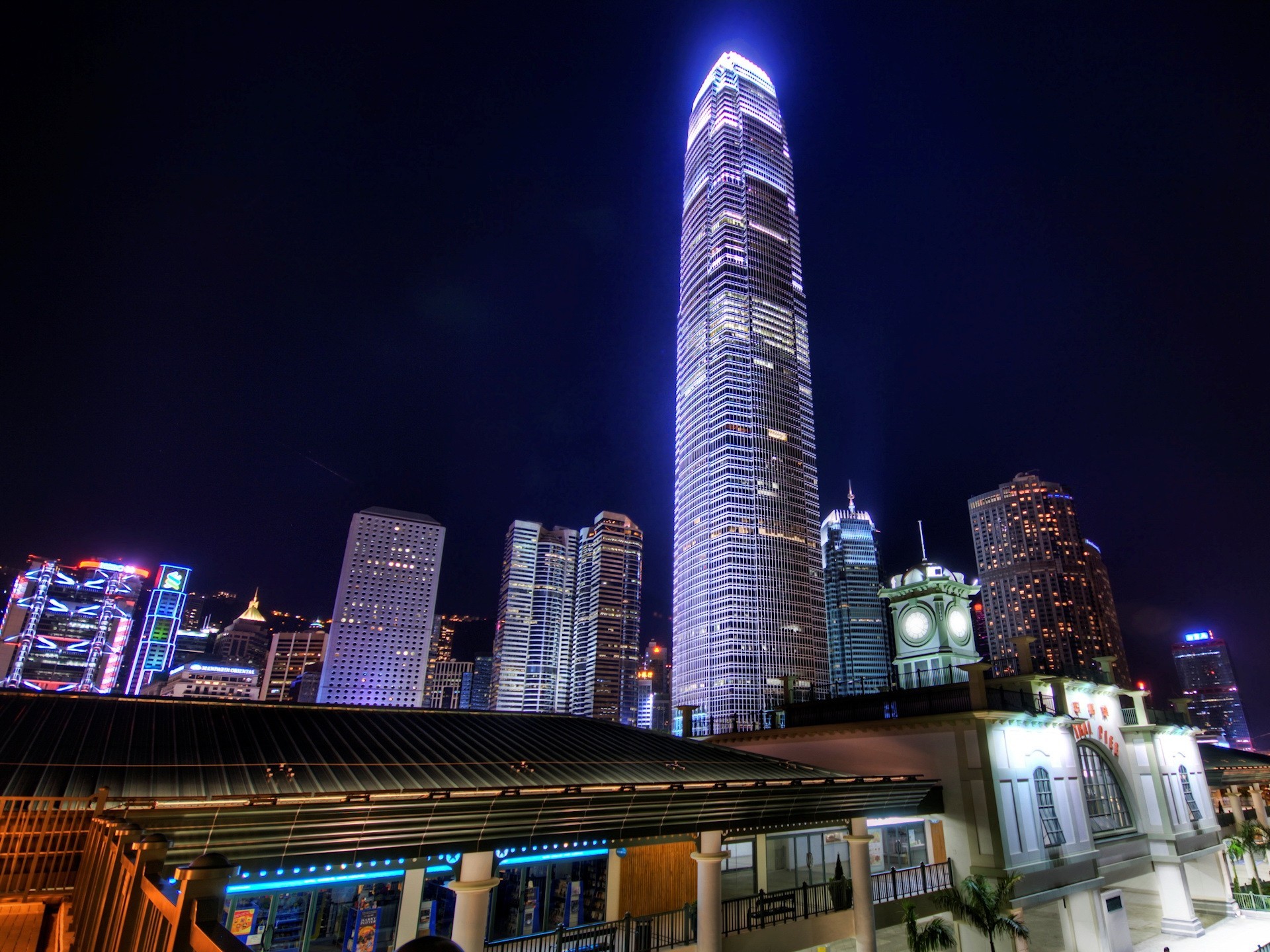 skyscraper night hong kong