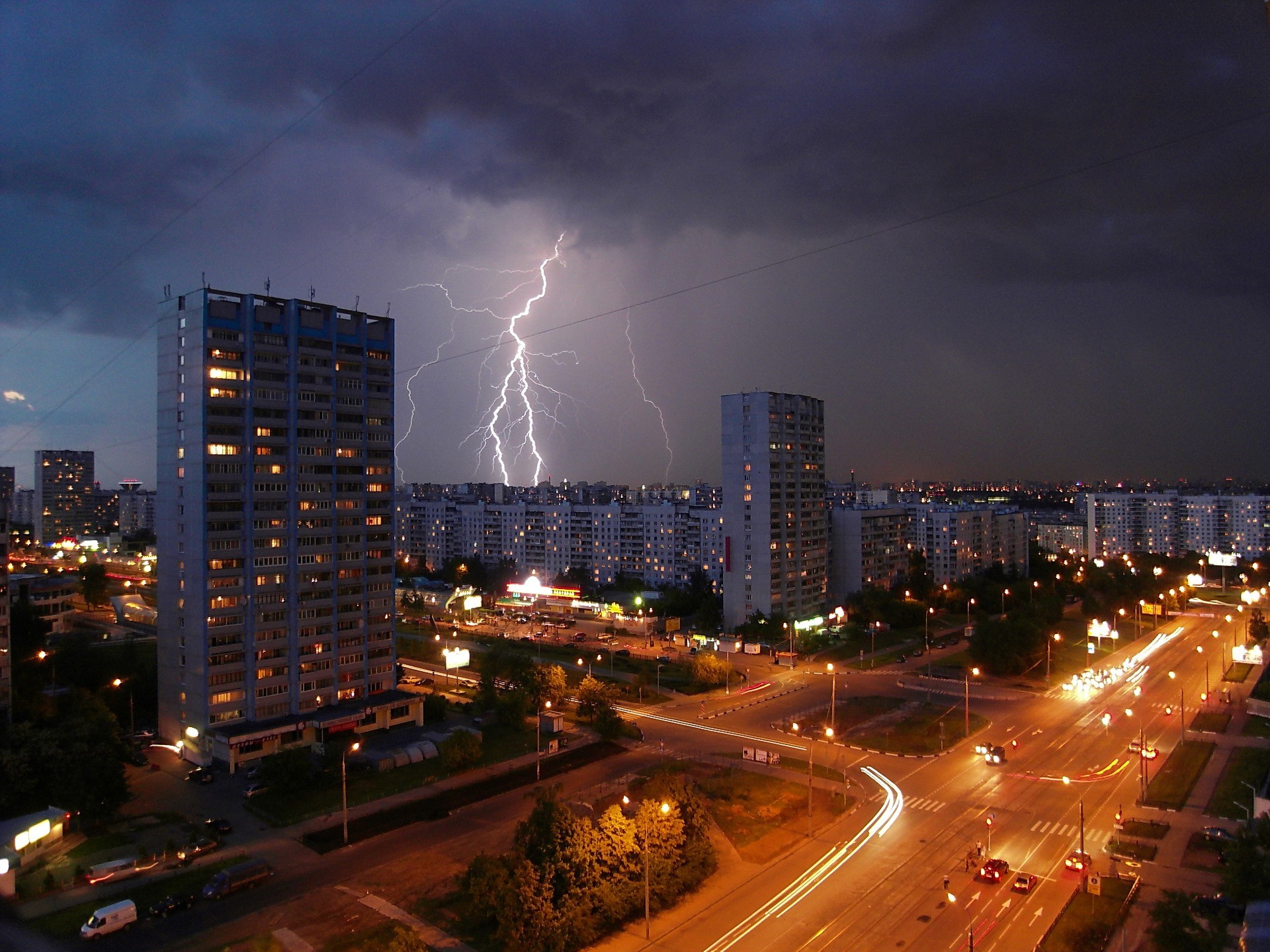 moscow lightning house road lights night