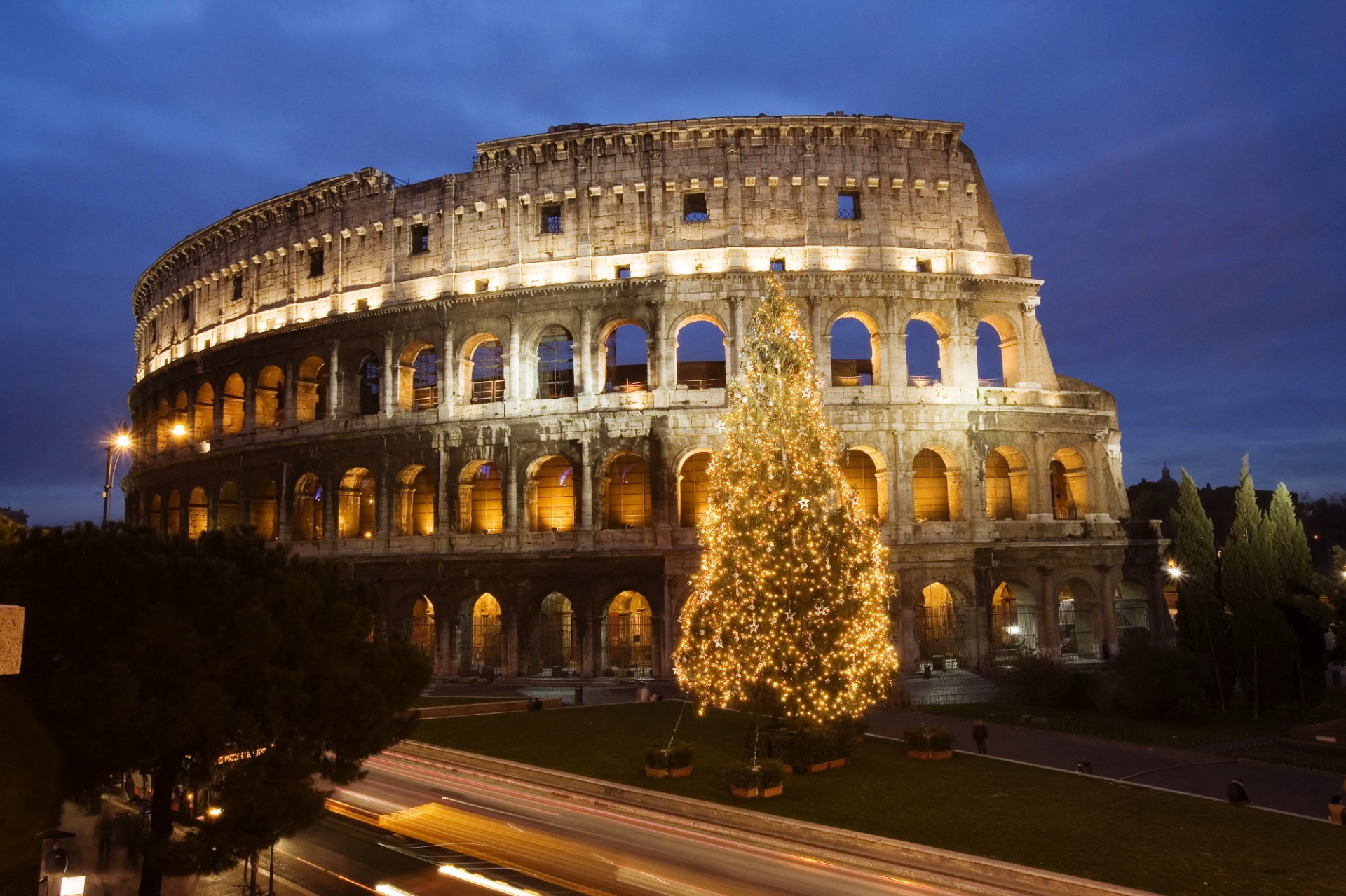 rome coliseum christmas tree