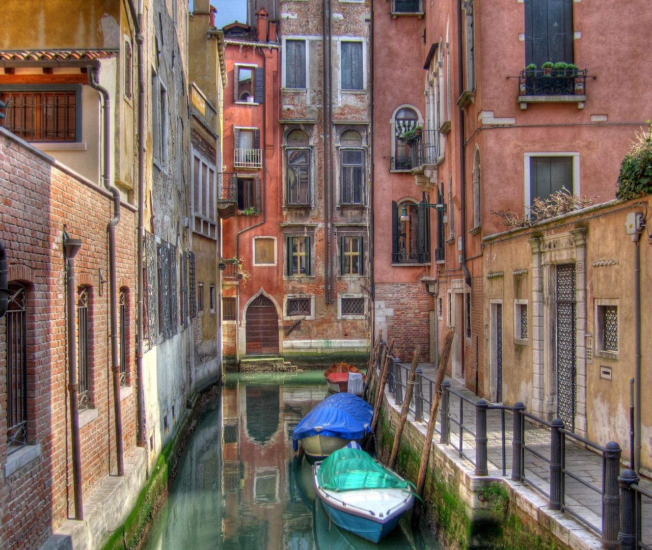 venice water boat house