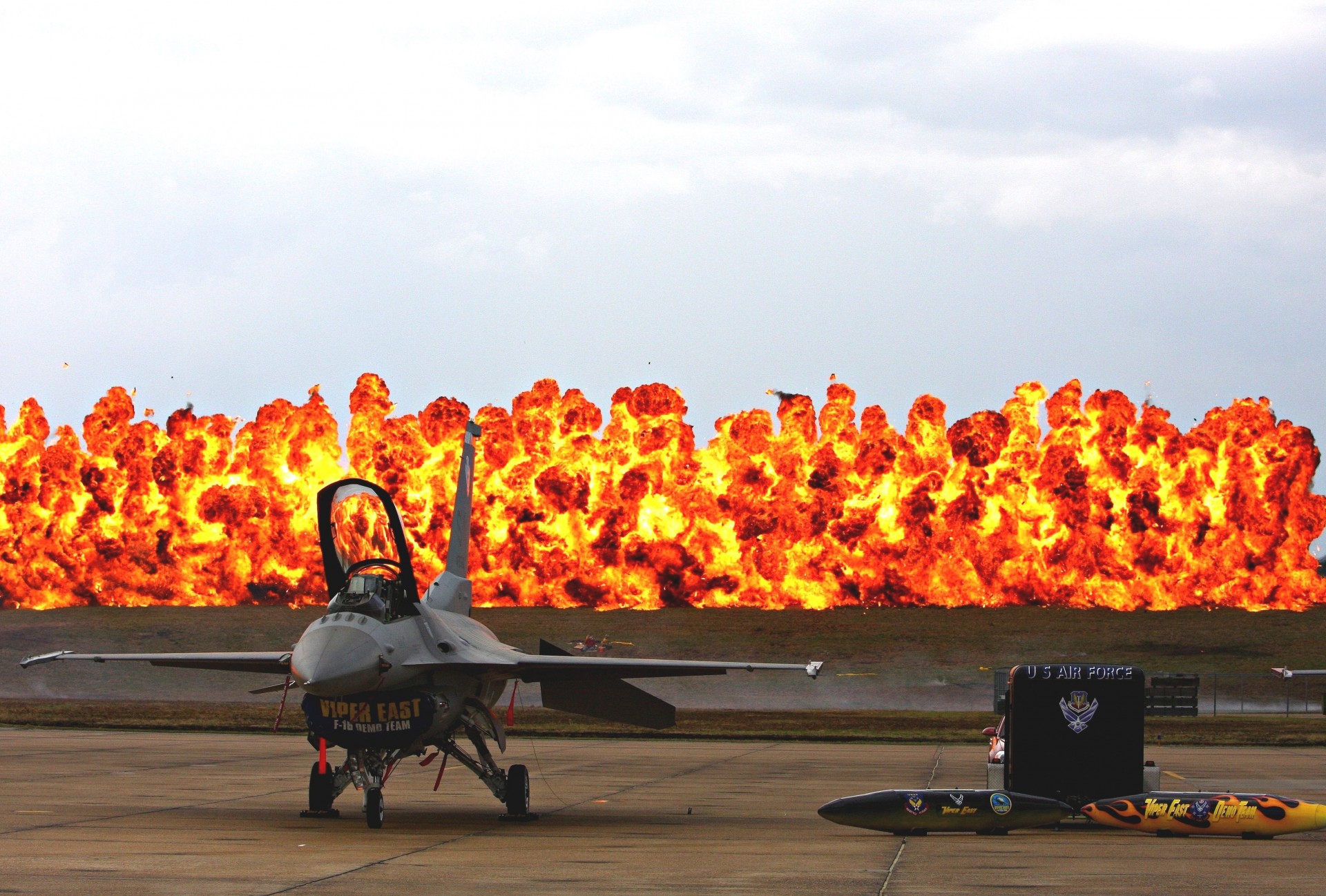 fighter napalm fire