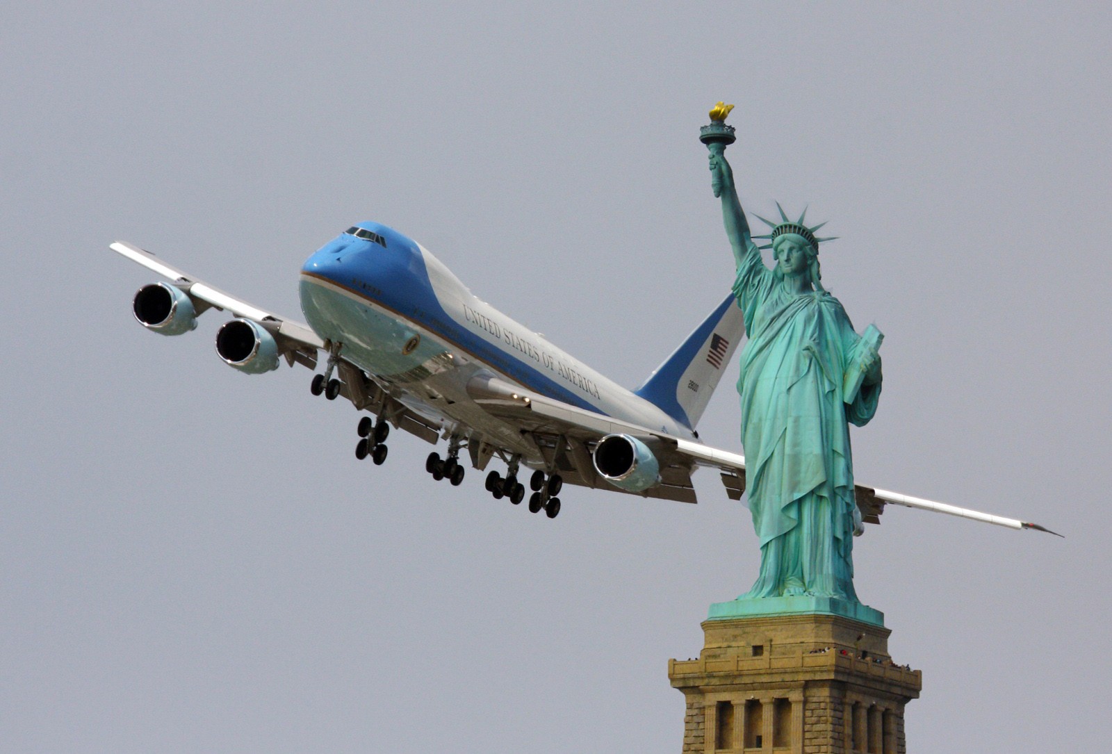 plane statue of liberty sky