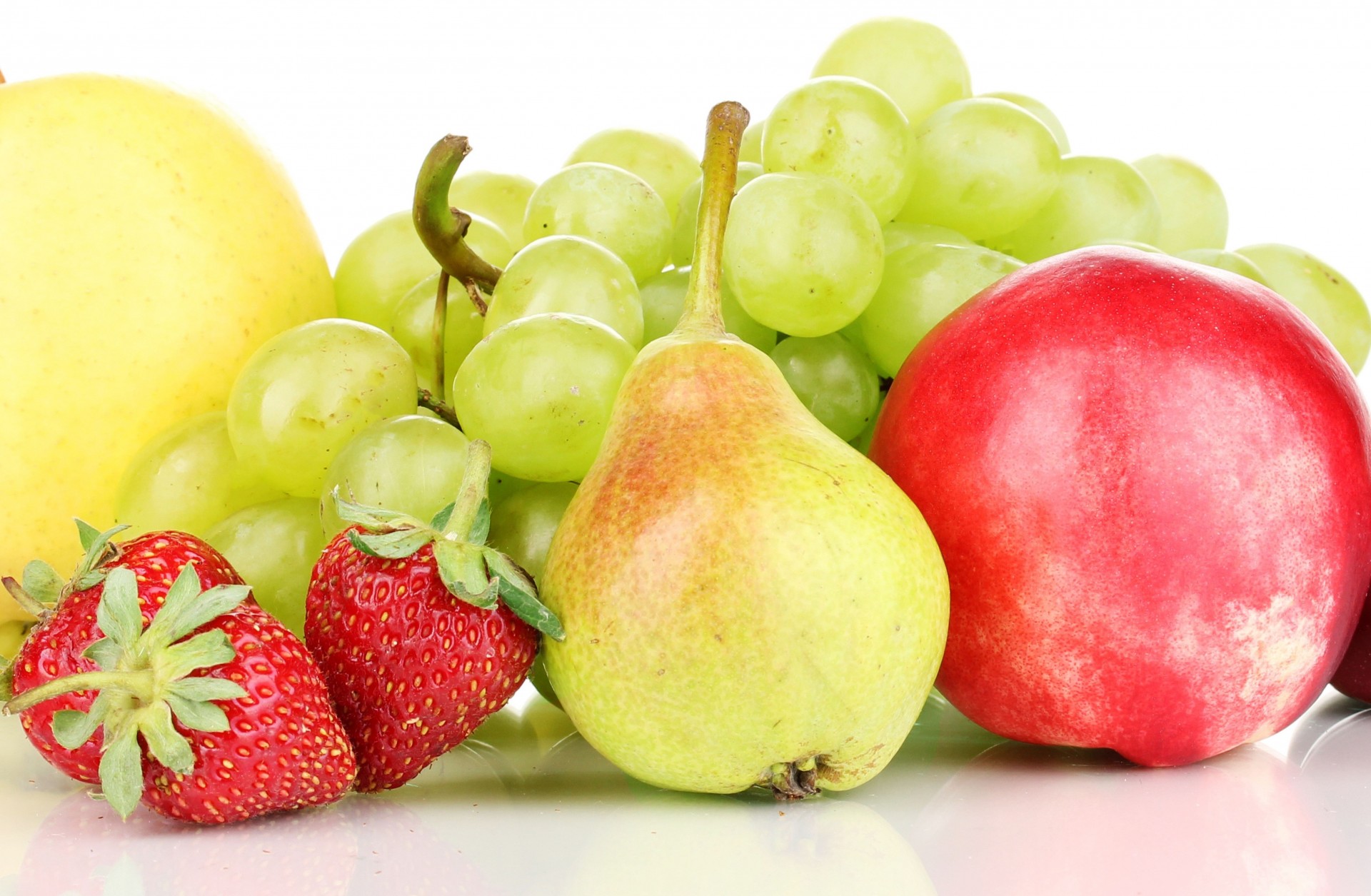 Grape pear. Фрукты. Фрукты картинки. Яблоки и груши. Яблоки груши виноград.