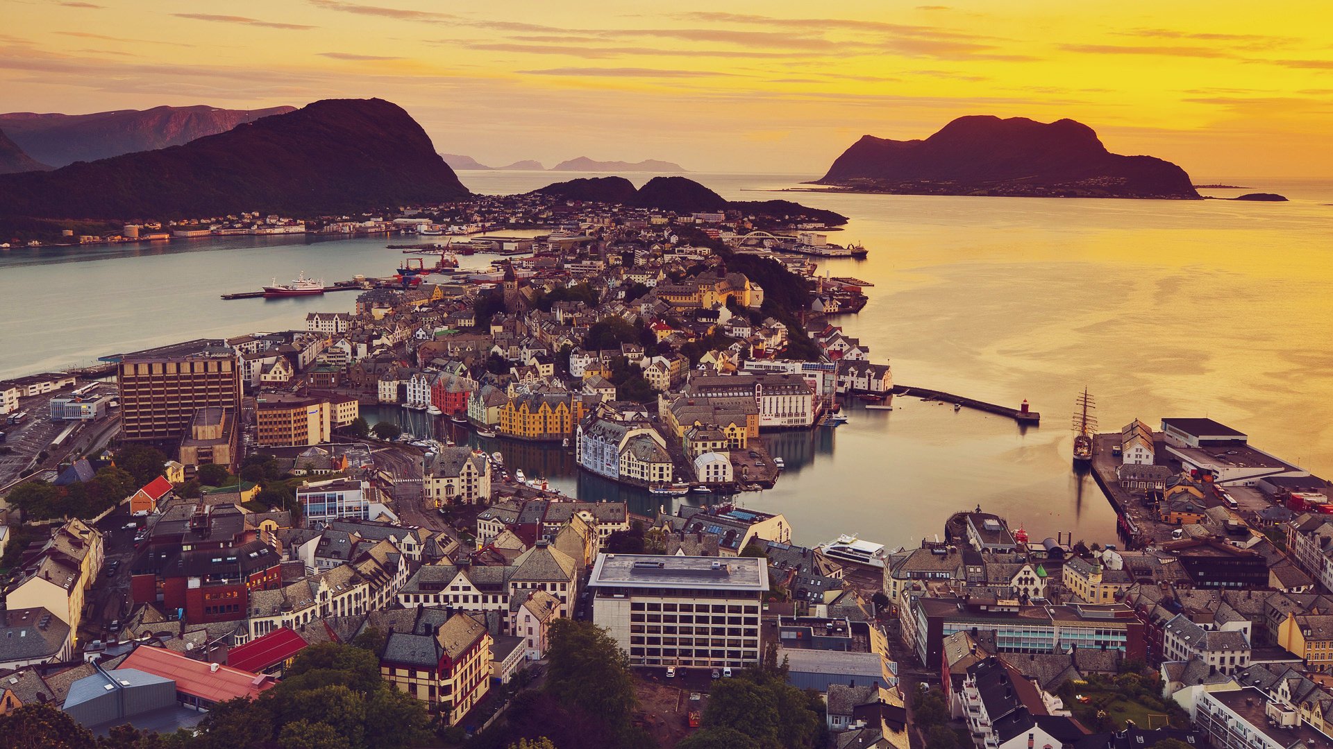 A gorgeous view of a Norwegian town on the seashore