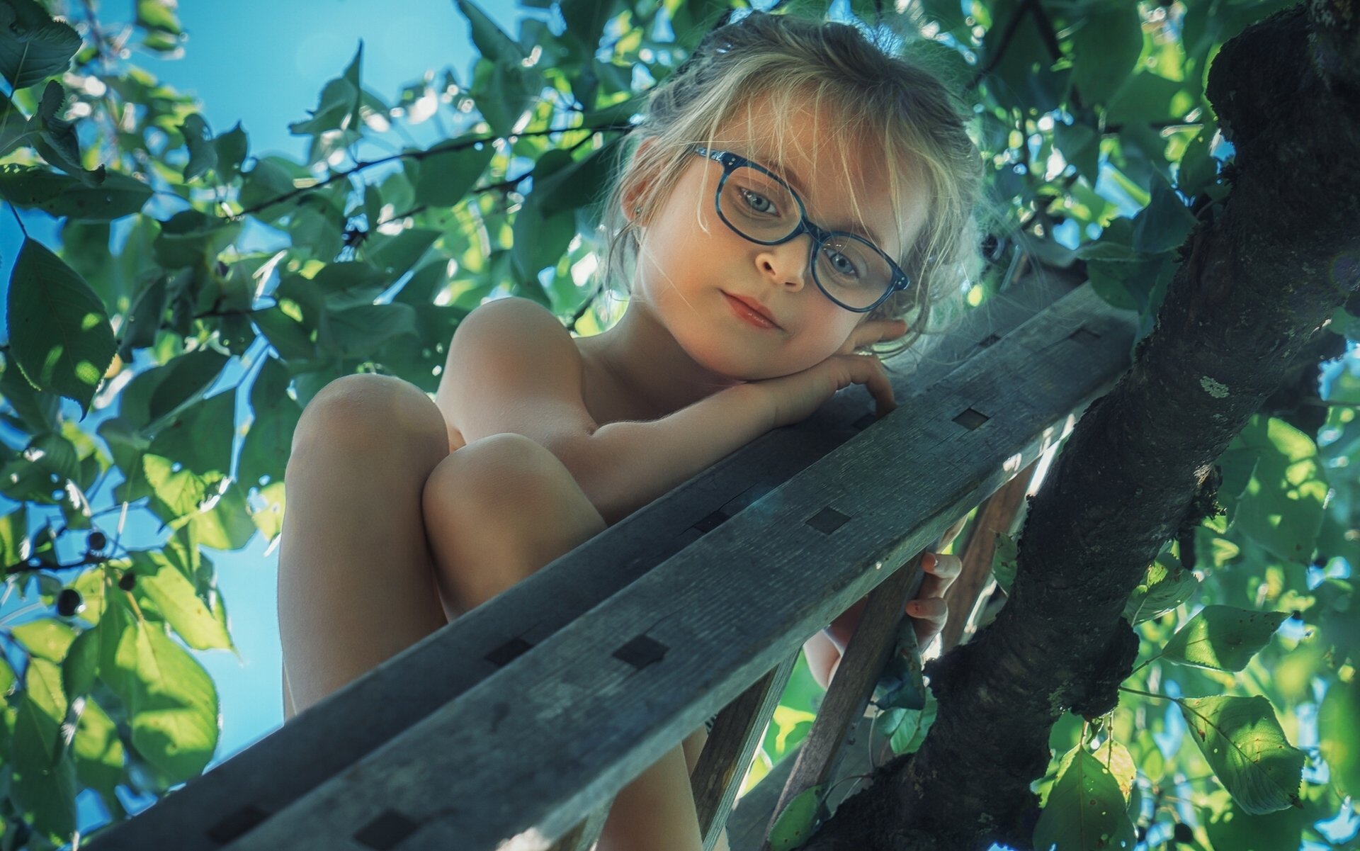 girl sunglasses tree stairs mood