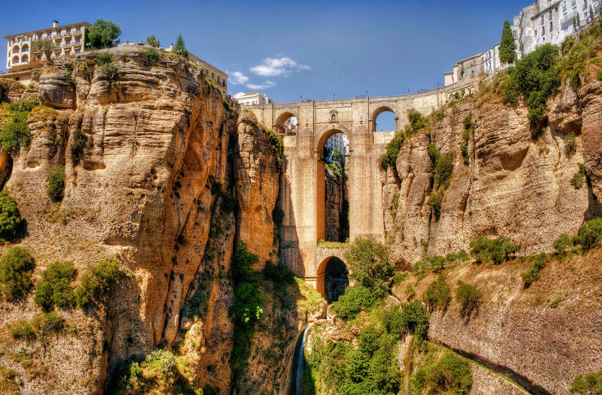 hd-wallpaper-ronda-andalusia-spain-aqueduct-bridge-arch-rock-house-sky