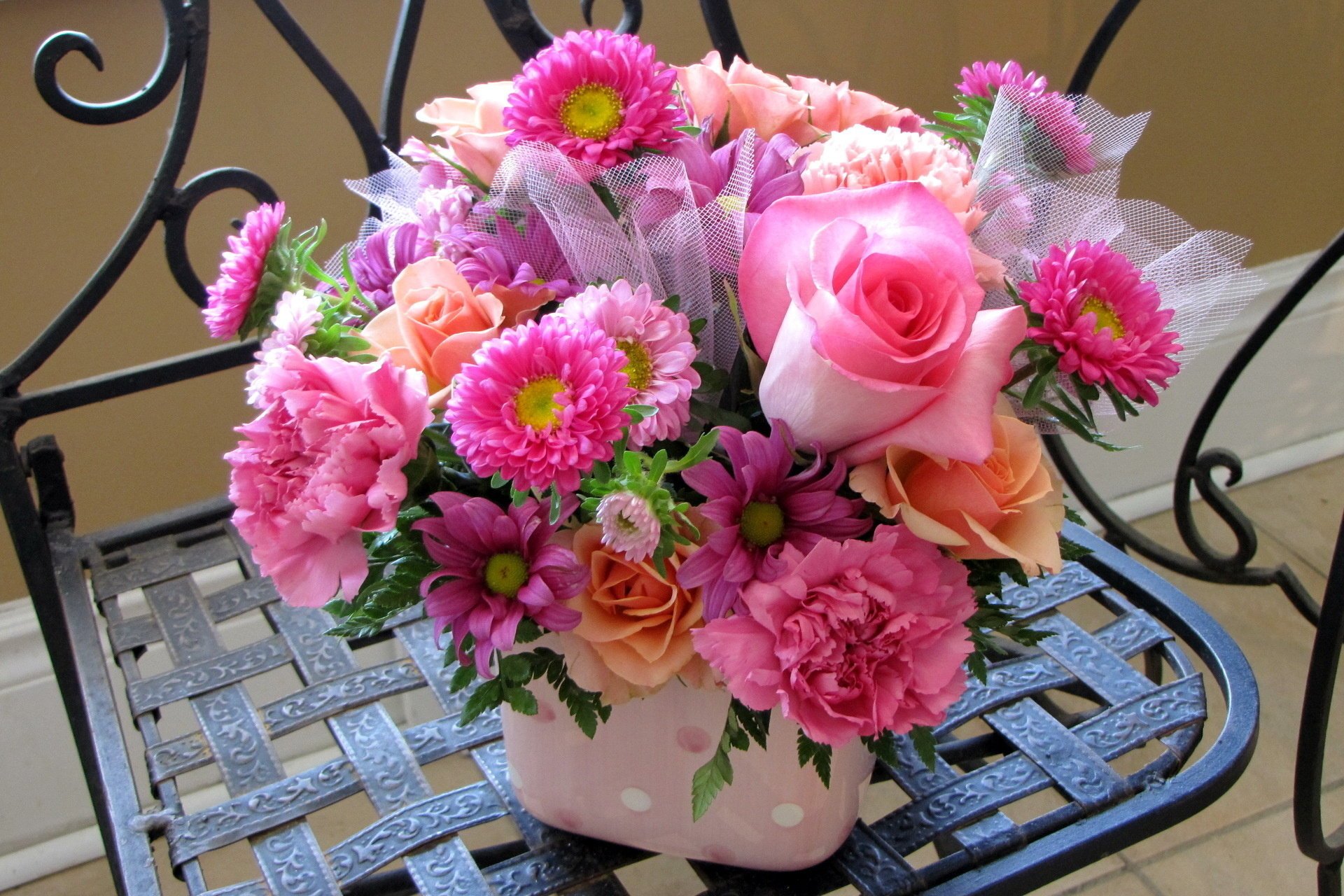 Bouquet of roses, carnations, chrysanthemums in pink
