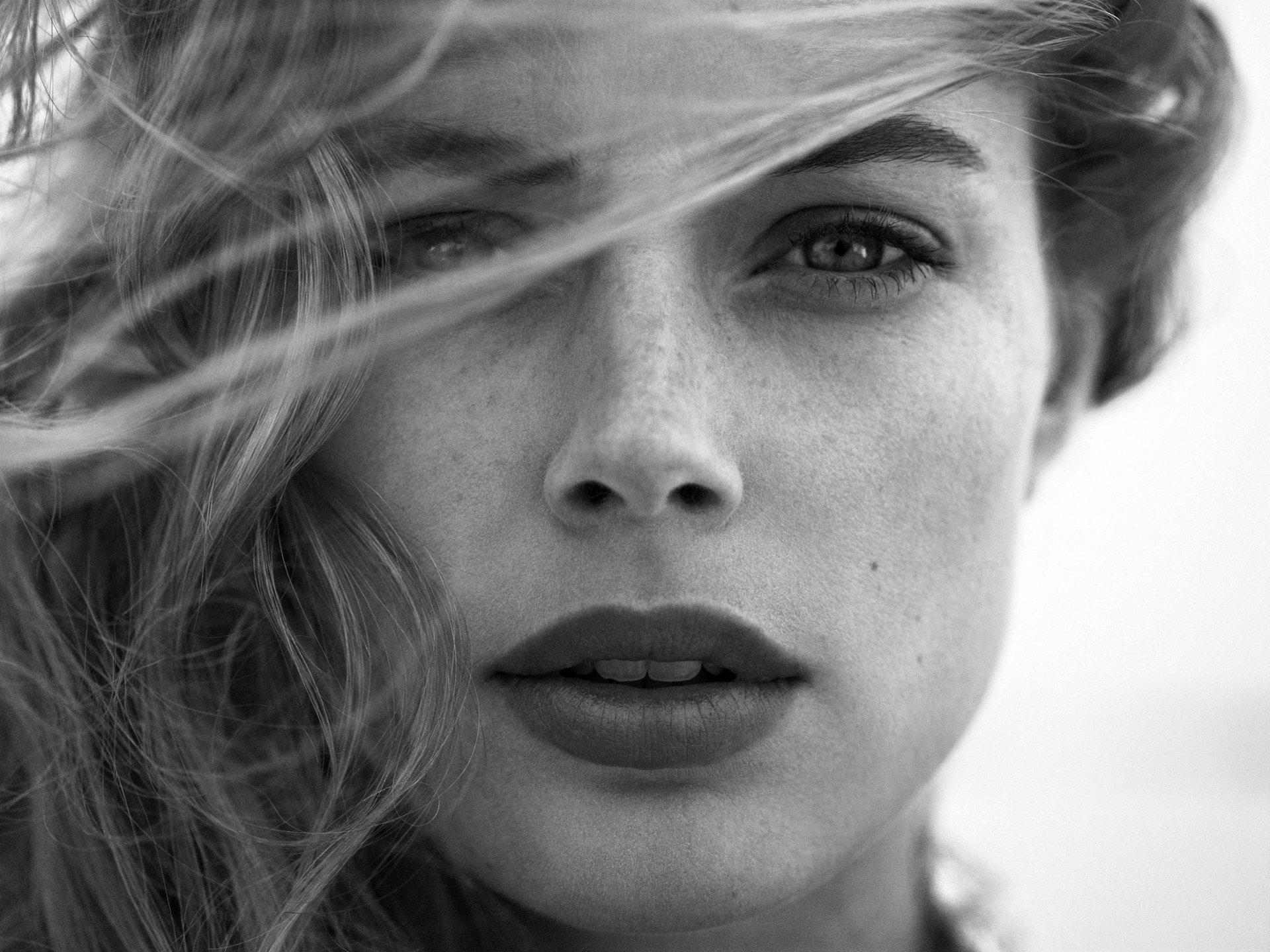 doutzen kroes model girl victoria's secret angel face portrait hair view lips black and white