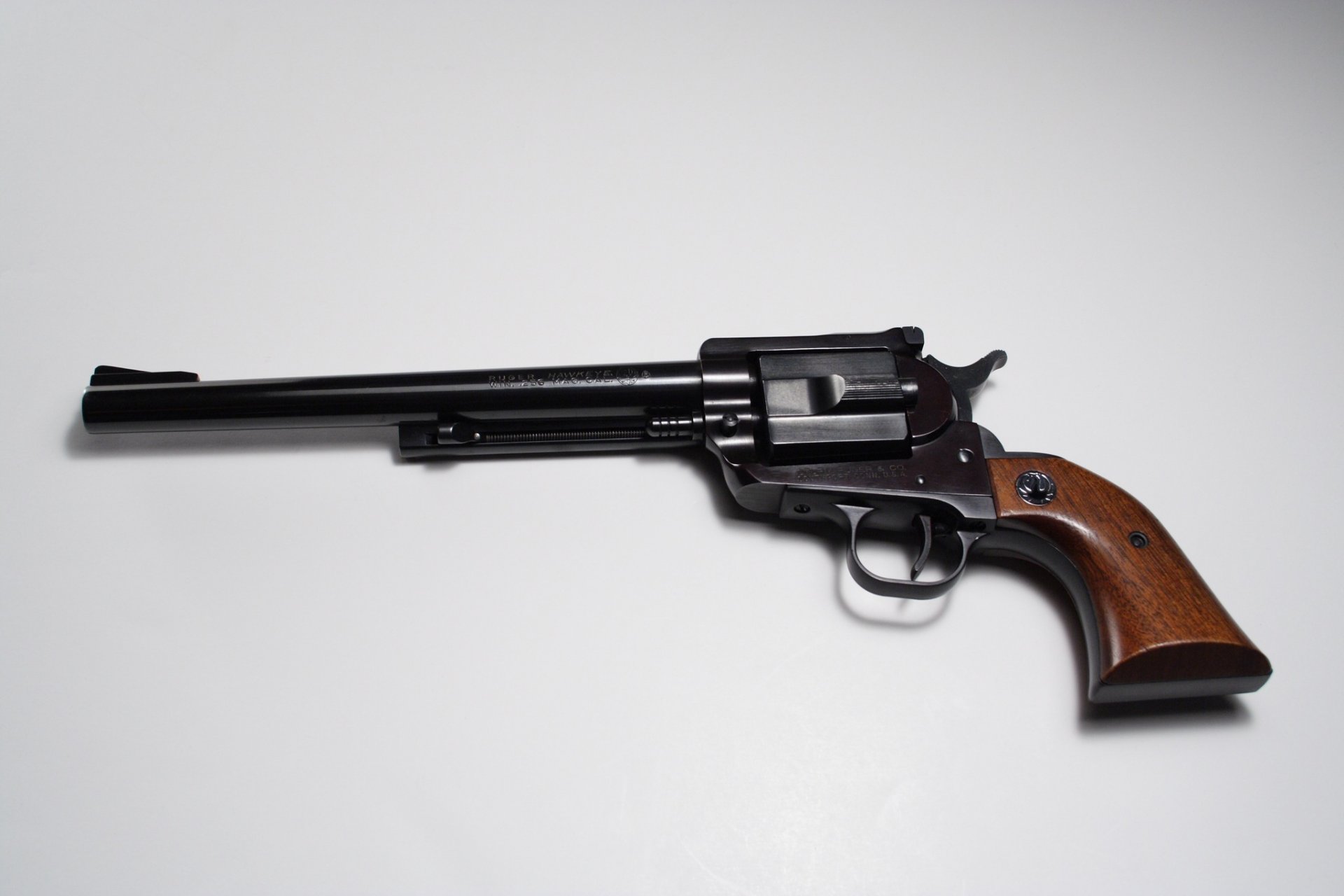 revolver ruger leather trunk weapon