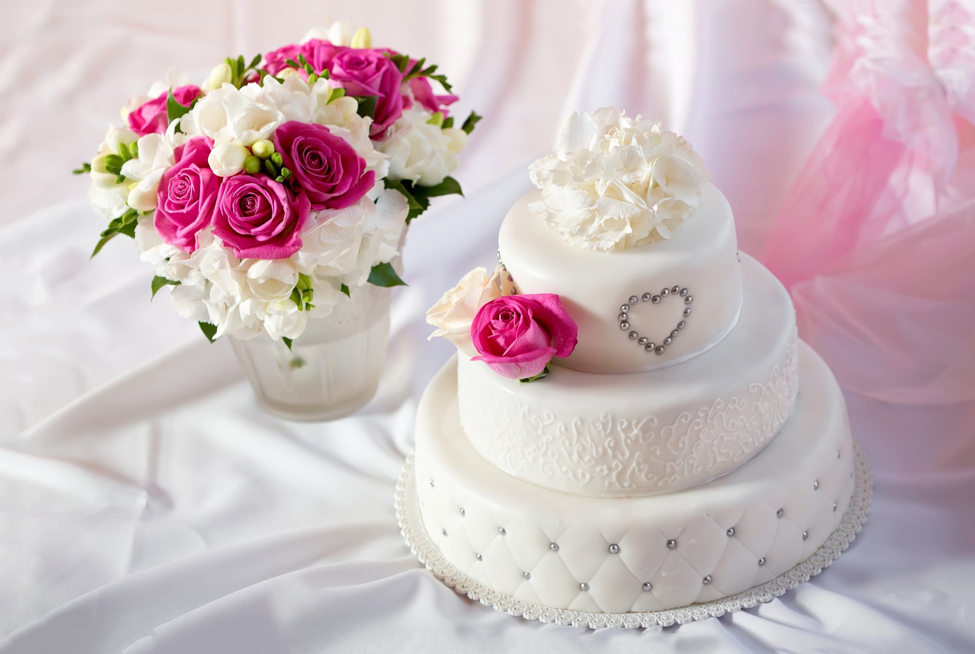 cake wedding white heart flower roses mills