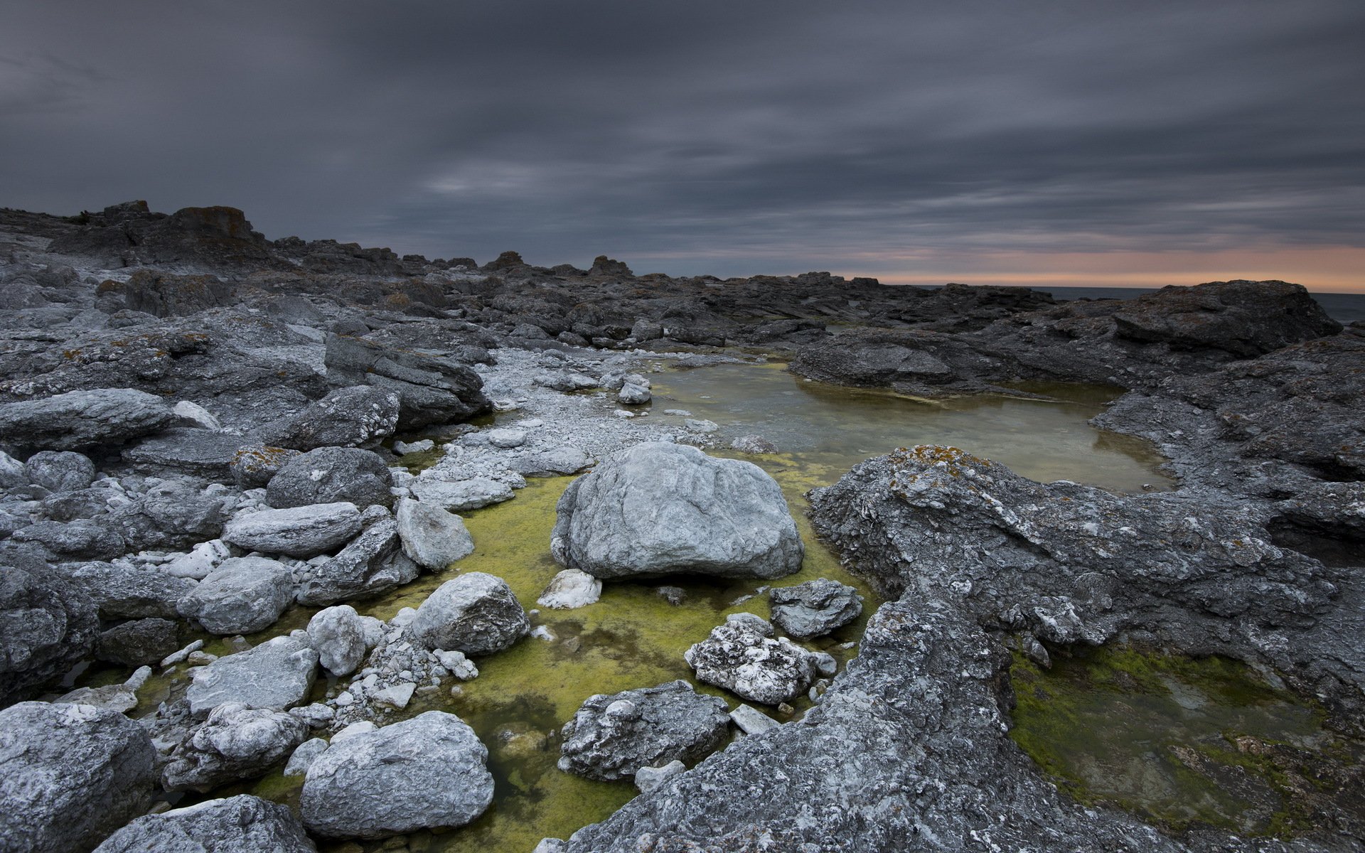Каменистый забытые тени. Каменистый грунт Исландия. Каменная местность. Каменистая поверхность. Каменистая местность.